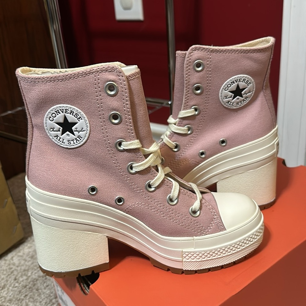 New in box Converse Platform Shoes - Picture 2 of 6